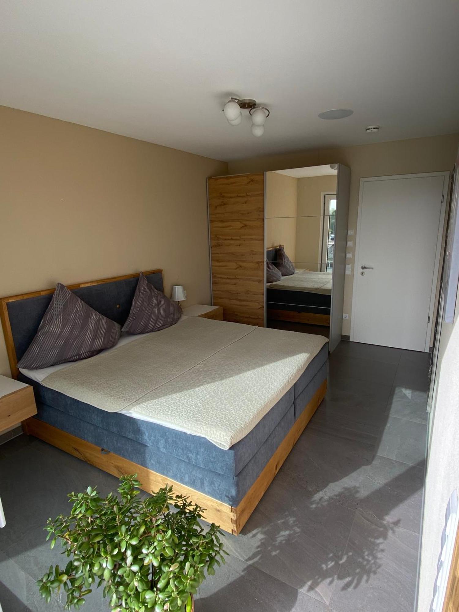 Penthouse Apartment Mit Alpenblick Friedrichshafen Exterior foto