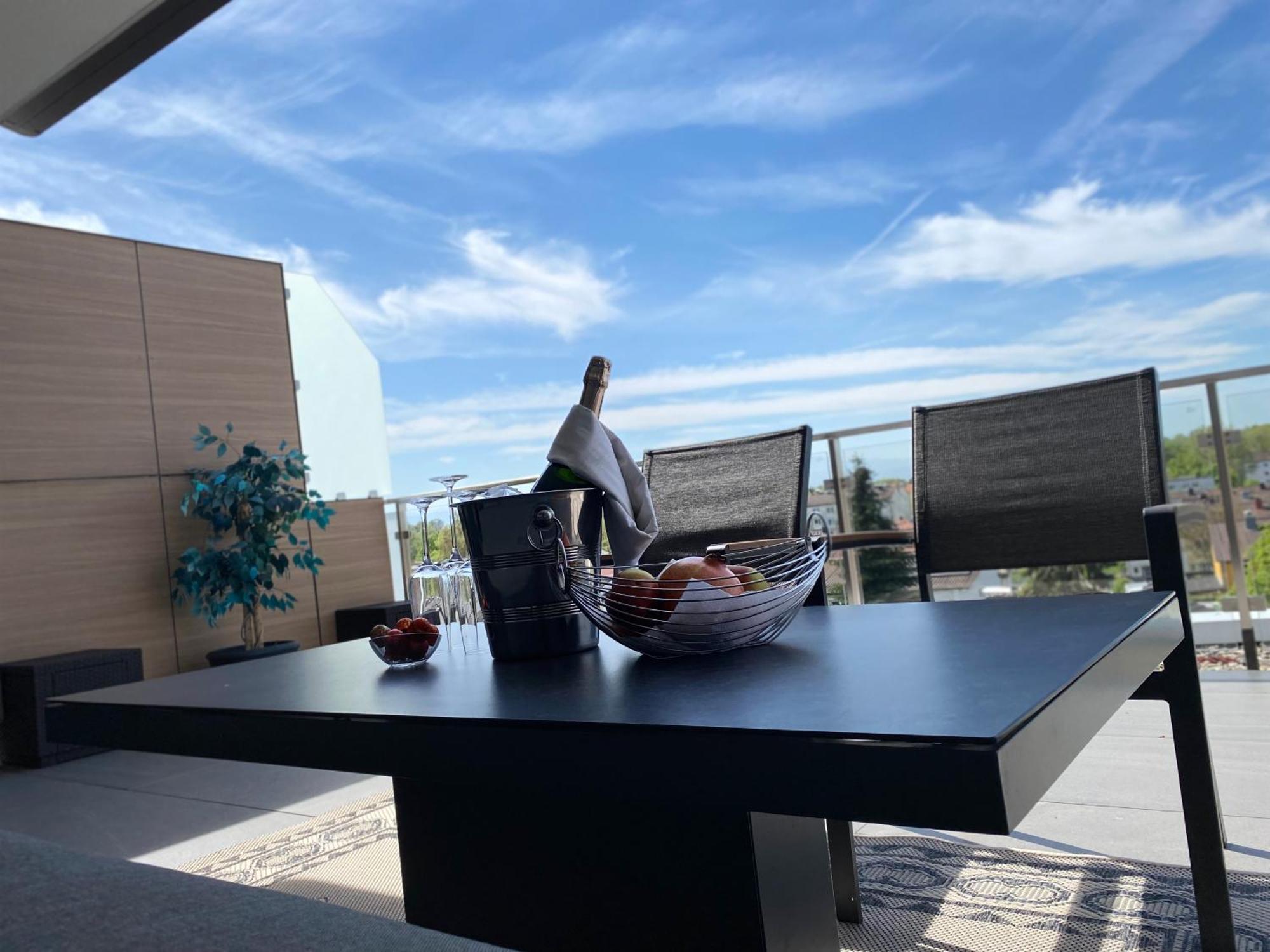 Penthouse Apartment Mit Alpenblick Friedrichshafen Exterior foto